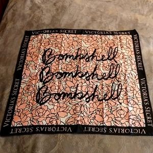 🌺Victoria's Secret Limited Edition Scarf